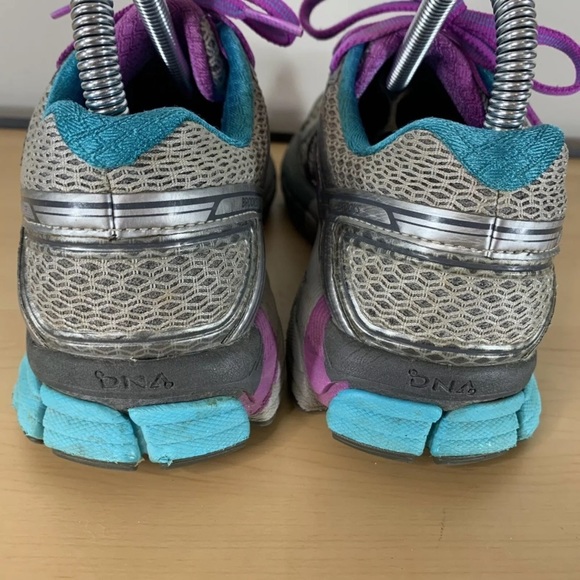Brooks Adrenaline GTS 17 size 7.5B - Picture 8 of 11
